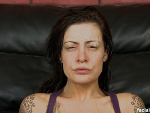 Жестко выебал брюнетку в рот до блевотины