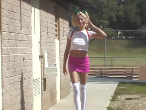 Униженную молодую девку в соплях жестко ебут в рот и писают на лицо